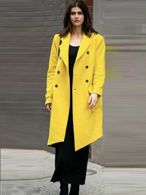 Beautiful Alexandra Daddario Stuns in a Yellow Jacket - Hollywood Nuts